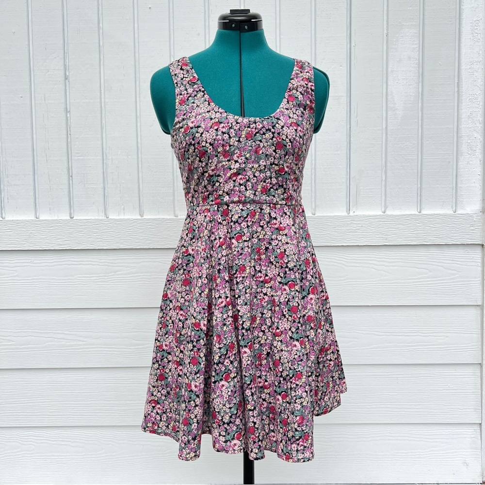 Kimchi Blue for Urban Outfitters: Cotton Mini Floral Dress. Women’s Size Small.